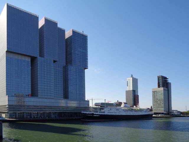 Cruiseschip ms Astoria van Cruise & Maritime Voyages aan de Cruise Terminal Rotterdam